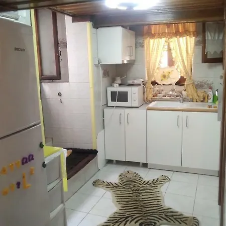 Seminas Garconniere * سكوبيلوس تاون