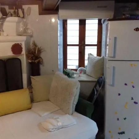 Seminas Garconniere سكوبيلوس تاون